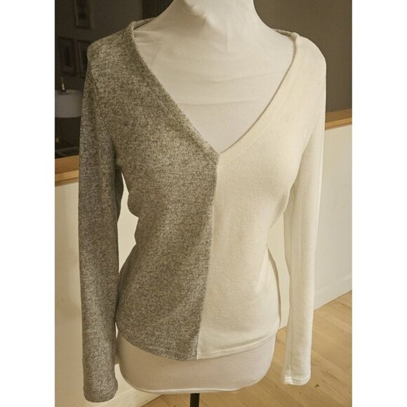 SHEIN Very Soft Long Sleeve Colorblock Sweater V-neck Size Medium - Picture 1 of 4